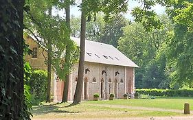 Les Ecuries Du Chateau De Brumare